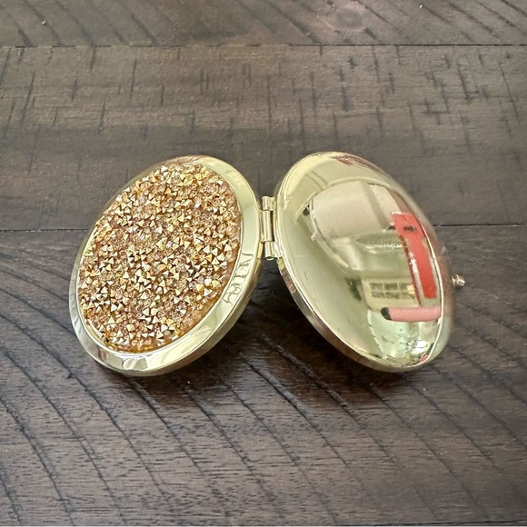 NEW!! Glam Compact Mirror - Picture 7 of 13